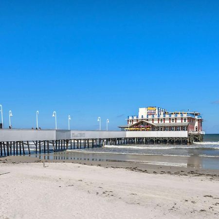 Comfort Inn & Suites Daytona Beach Oceanfront Exterior photo