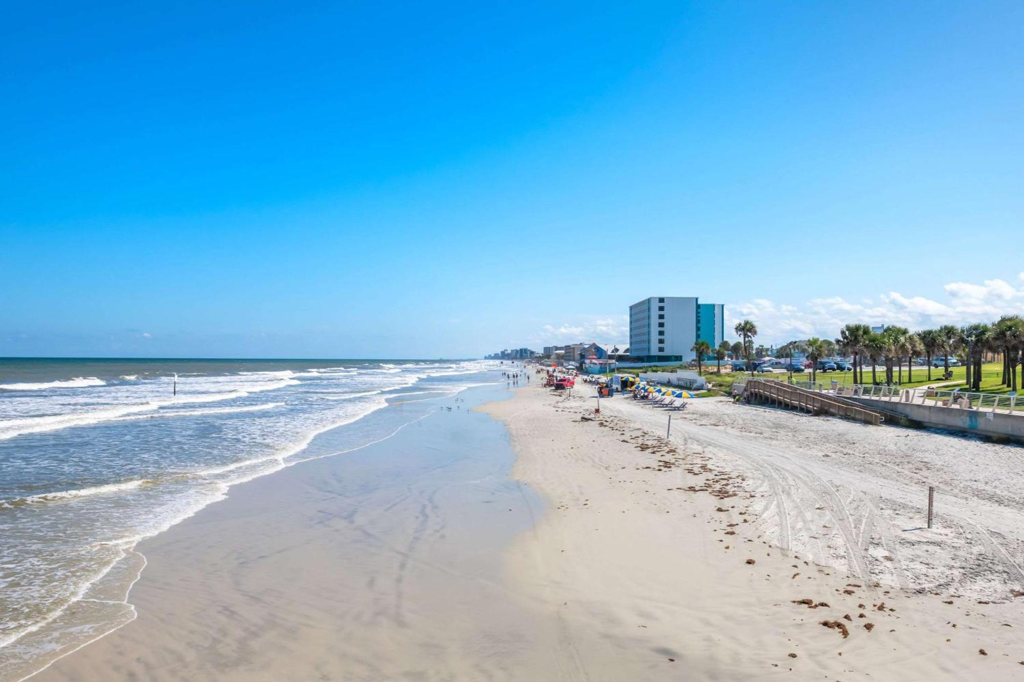 Comfort Inn & Suites Daytona Beach Oceanfront Exterior photo