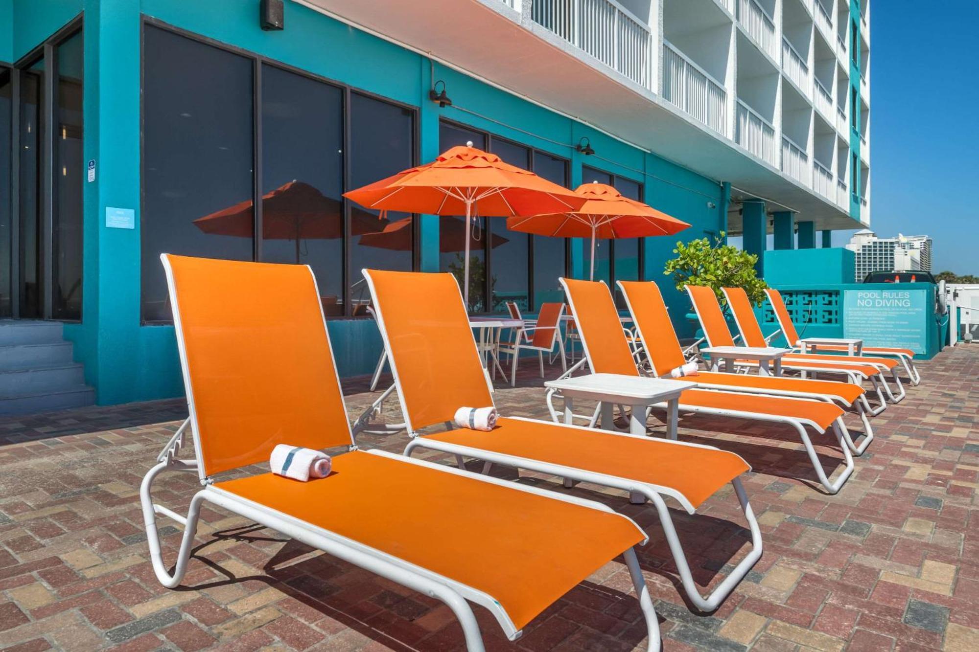 Comfort Inn & Suites Daytona Beach Oceanfront Exterior photo