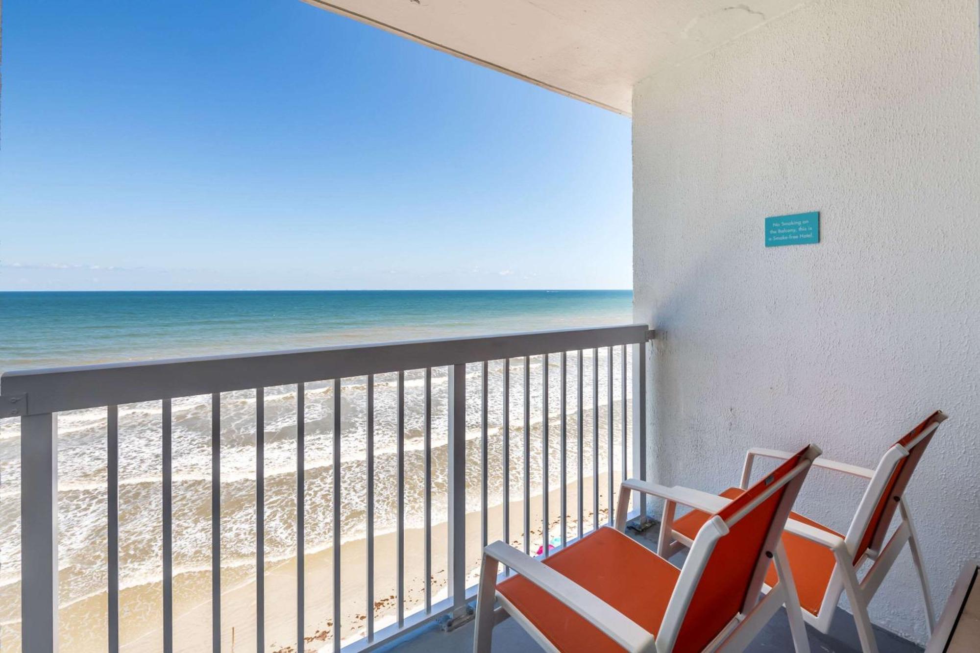 Comfort Inn & Suites Daytona Beach Oceanfront Exterior photo