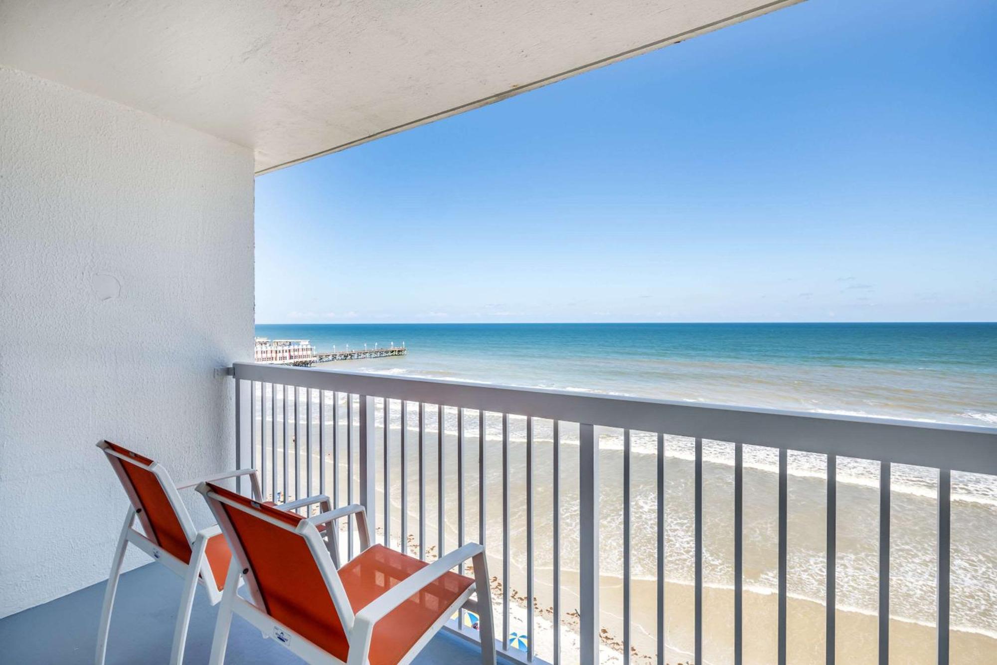 Comfort Inn & Suites Daytona Beach Oceanfront Exterior photo