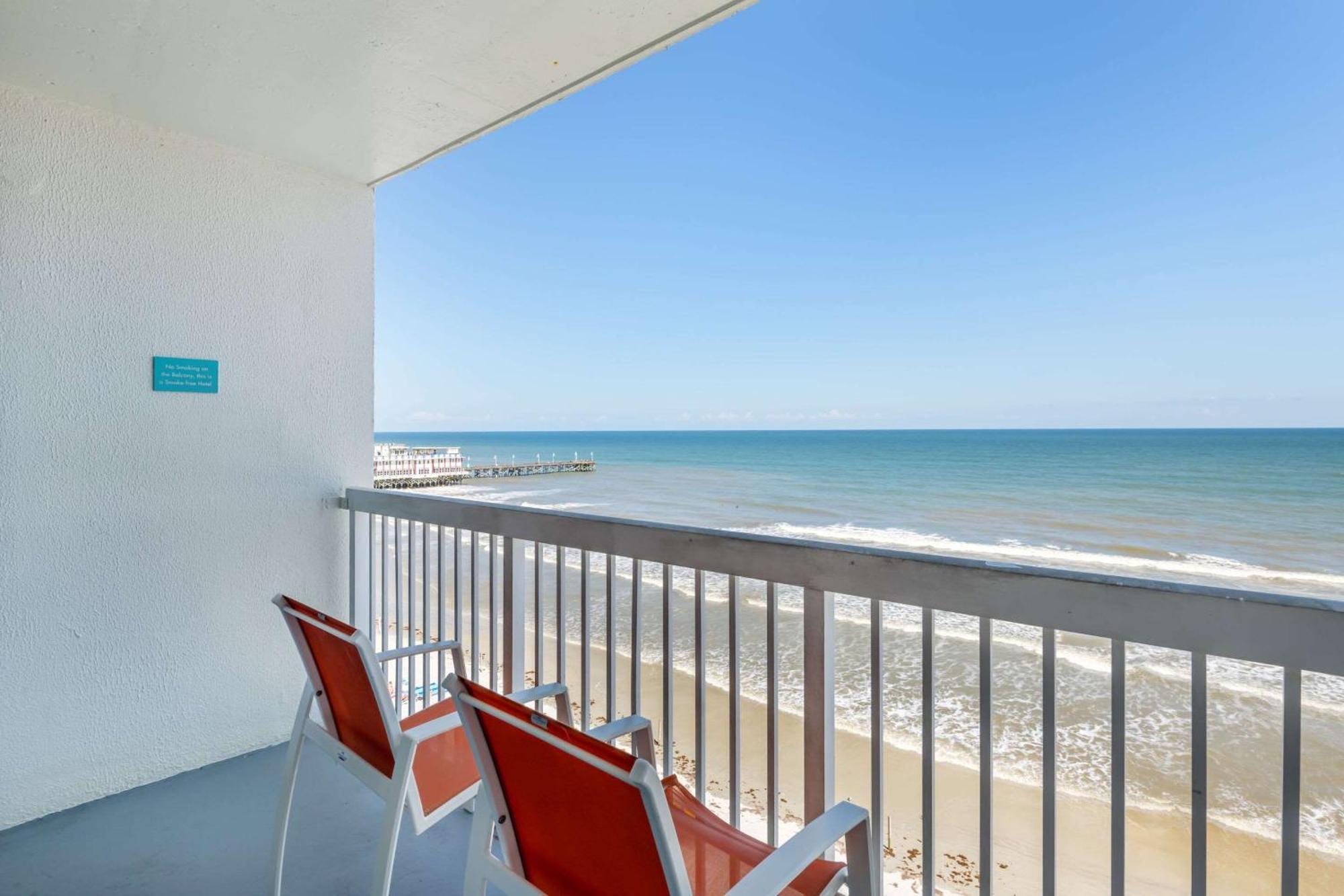 Comfort Inn & Suites Daytona Beach Oceanfront Exterior photo