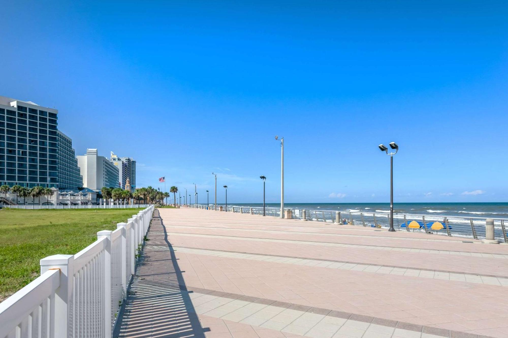 Comfort Inn & Suites Daytona Beach Oceanfront Exterior photo